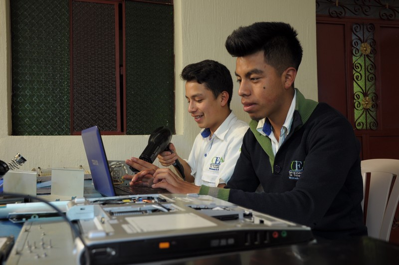Electrónica y Dispositivos Digitales - CEA Totonicapan