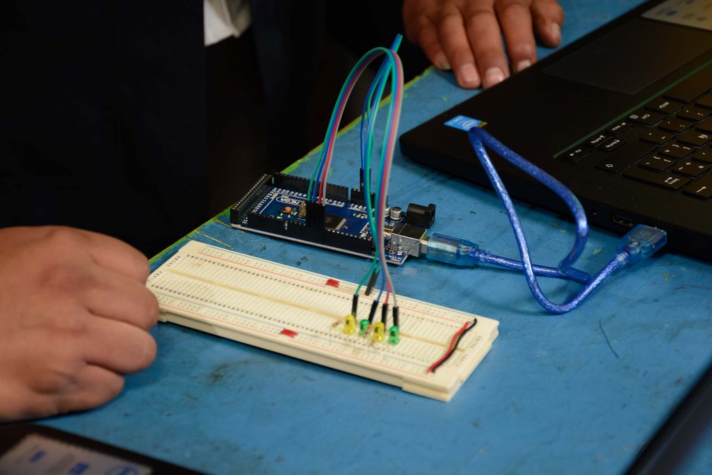 Electrónica y Dispositivos Digitales - CEA Totonicapan